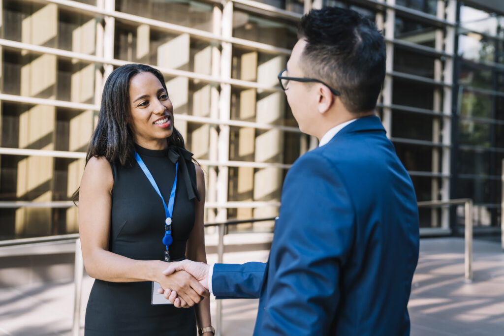 A customer retention specialist converting a lead